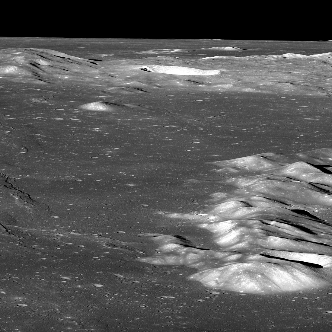 Wrinkle ridges near Mons Recti