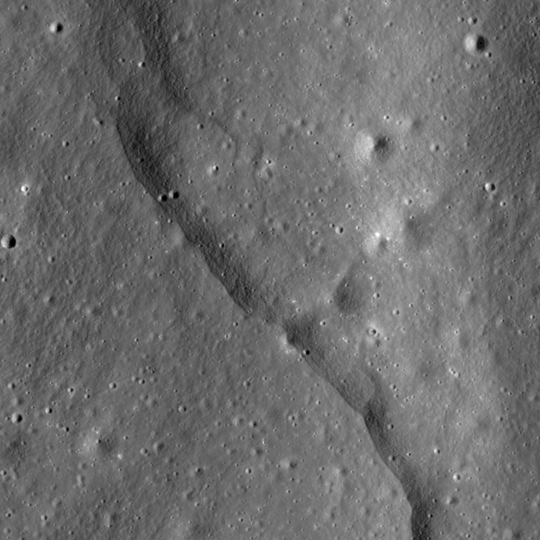 High resolution view of the central portion of Mandelshtam scarp